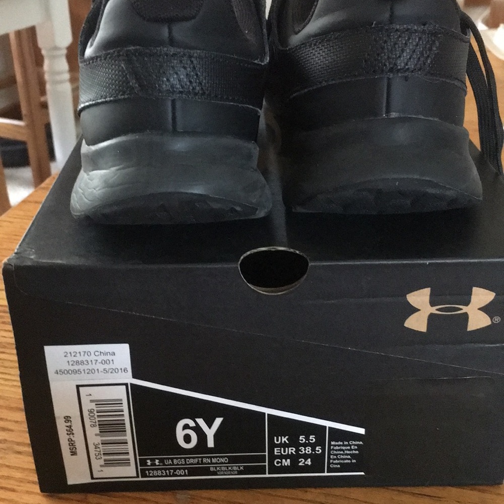 Youth size 6 Under Armour athletic shoe